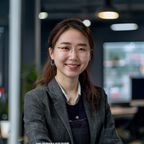 娱乐内容资深撰稿人李晓薇的职业照片，专业工作环境